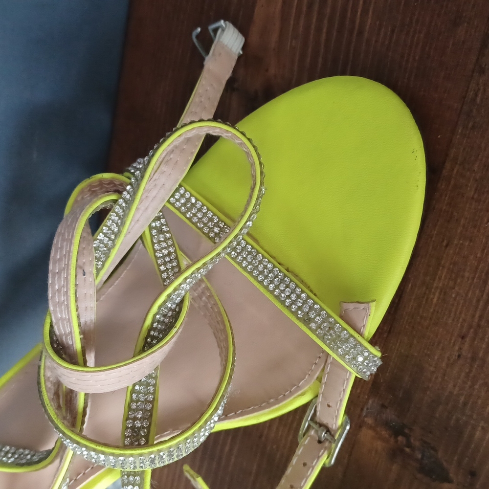 Heels - Picture 3 of 16